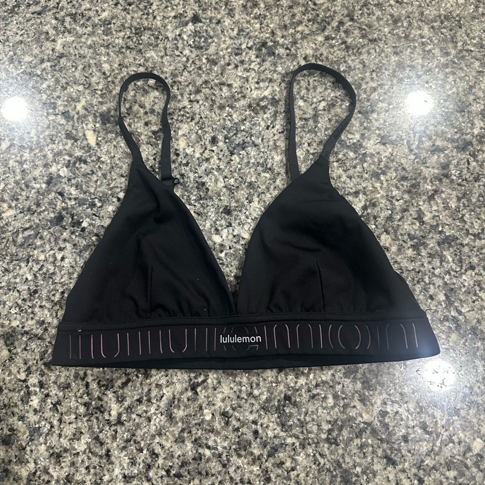 Lululemon License to Train Triangle Bra Light Support, A/B Cup *Logo
Black